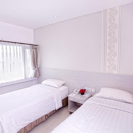 Kembang Hotel Cihampelas バンドゥン エクステリア 写真