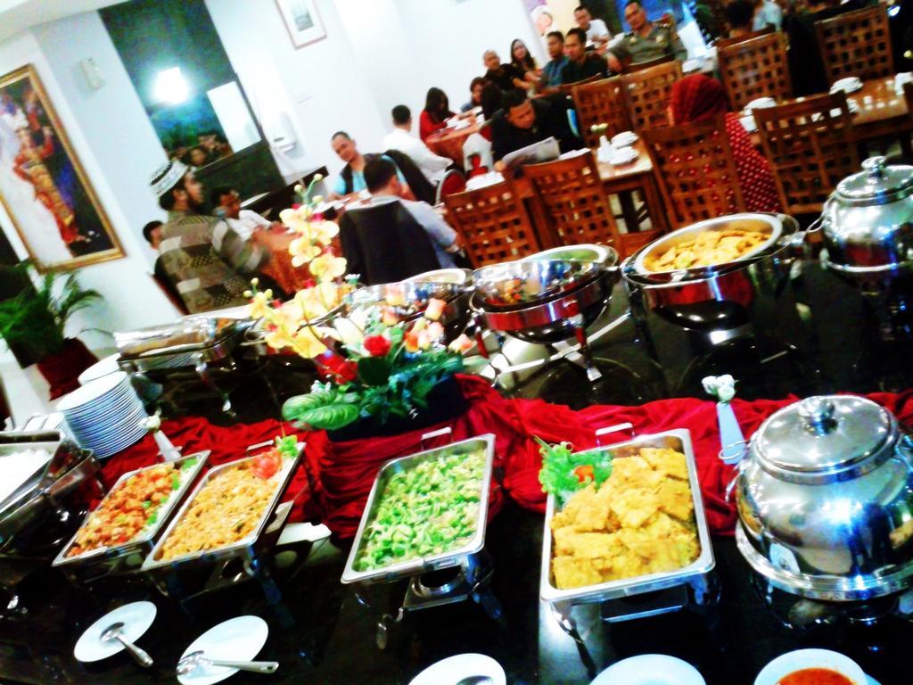 Kembang Hotel Cihampelas バンドゥン エクステリア 写真