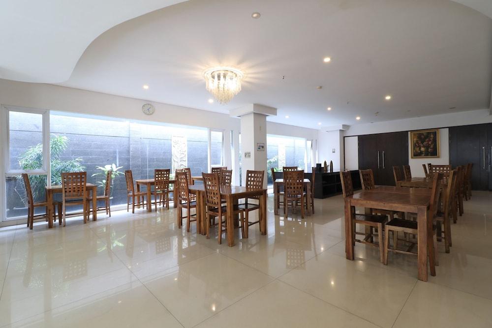 Kembang Hotel Cihampelas バンドゥン エクステリア 写真