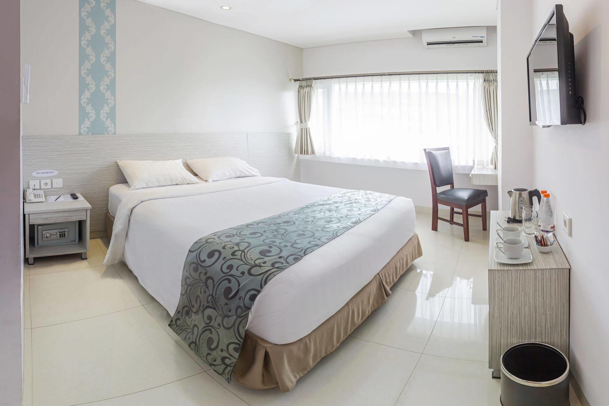 Kembang Hotel Cihampelas バンドゥン エクステリア 写真