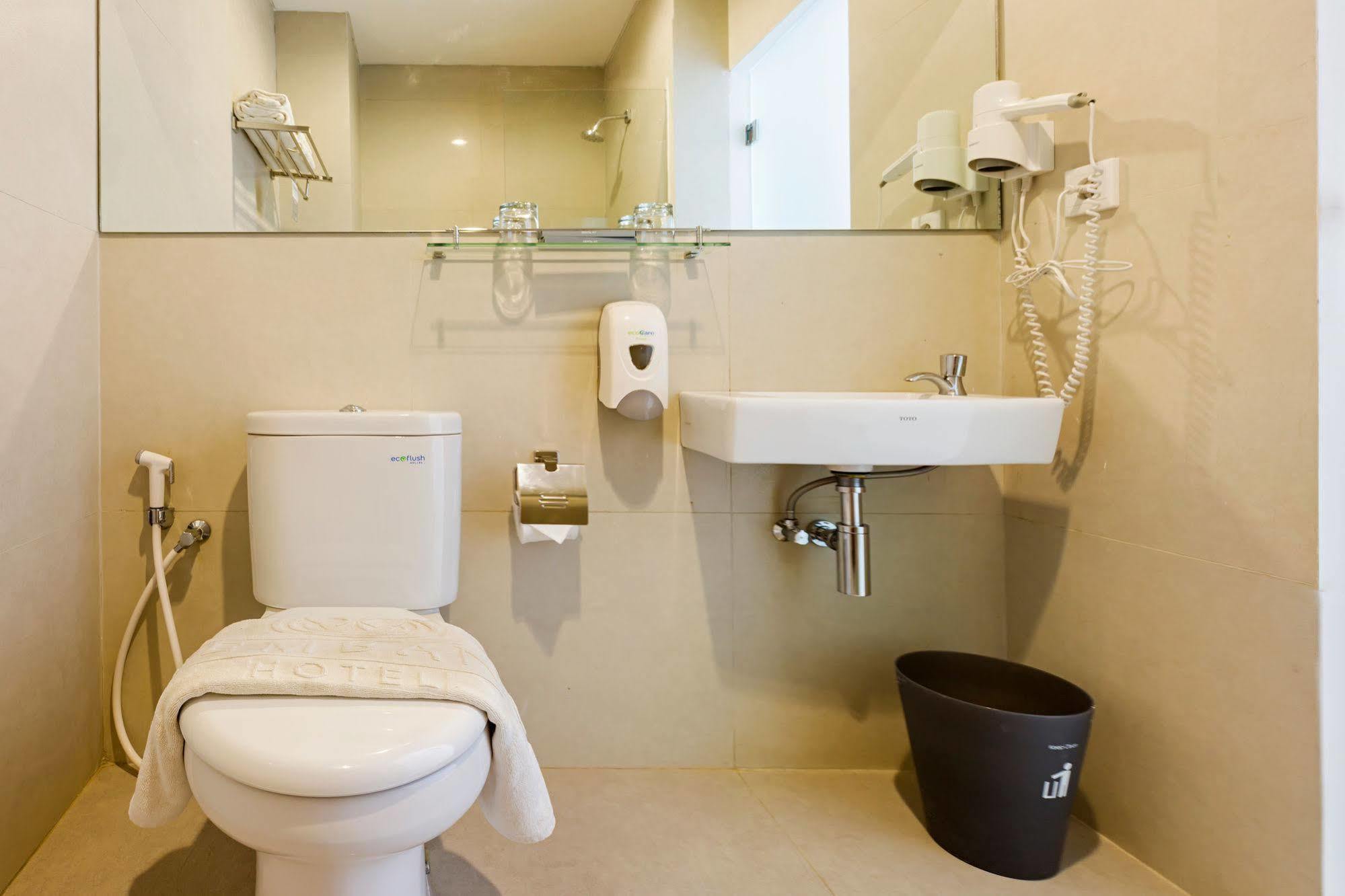 Kembang Hotel Cihampelas バンドゥン エクステリア 写真