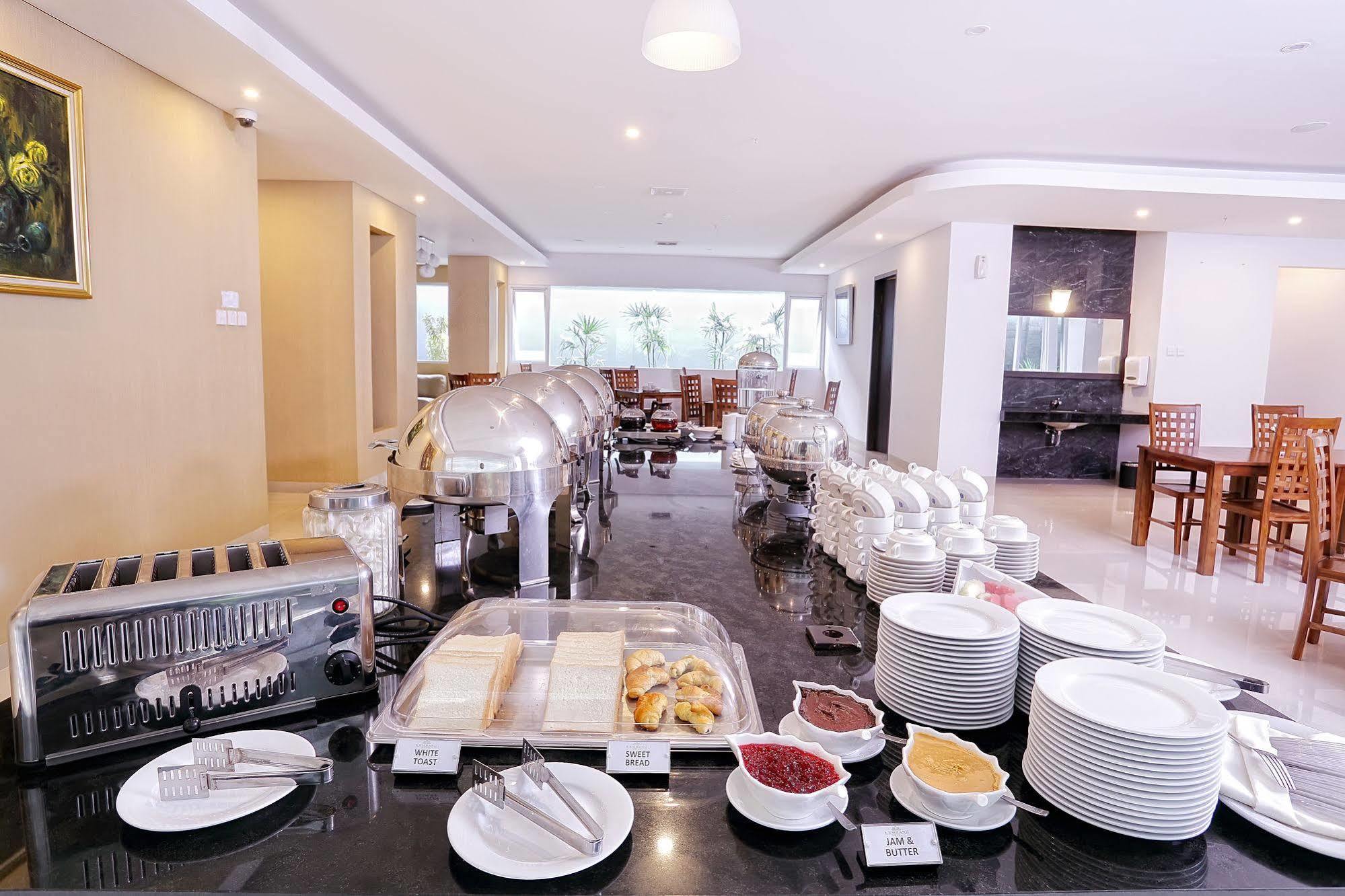 Kembang Hotel Cihampelas バンドゥン エクステリア 写真